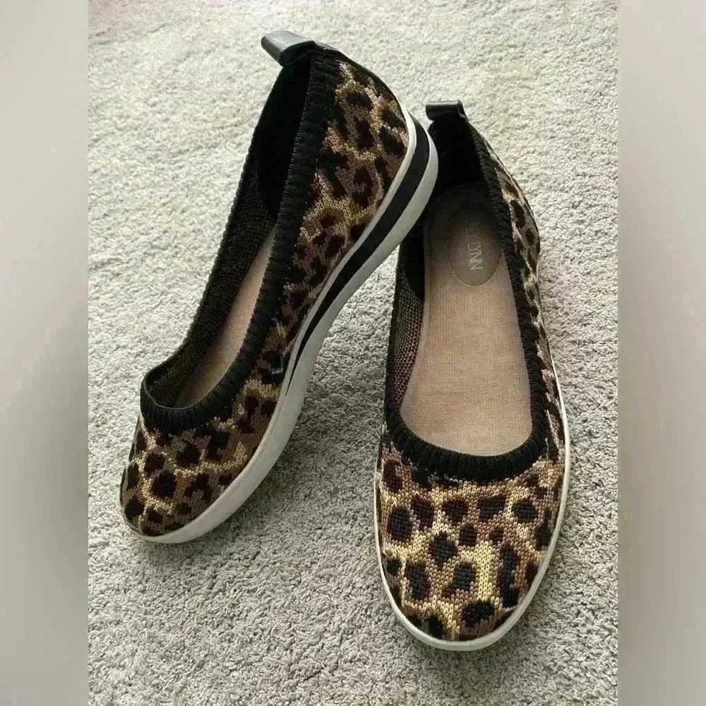 Aubrey Lynn Leopard Knit Flats - Picture 2 of 7